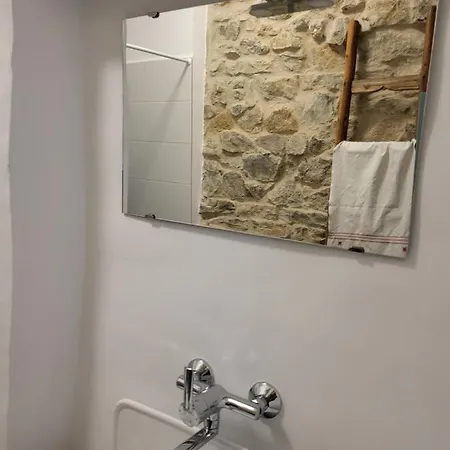 Dezsavar Vendeghaz Apartament *