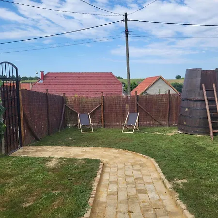 Apartment Dezsavar Vendeghaz Majs